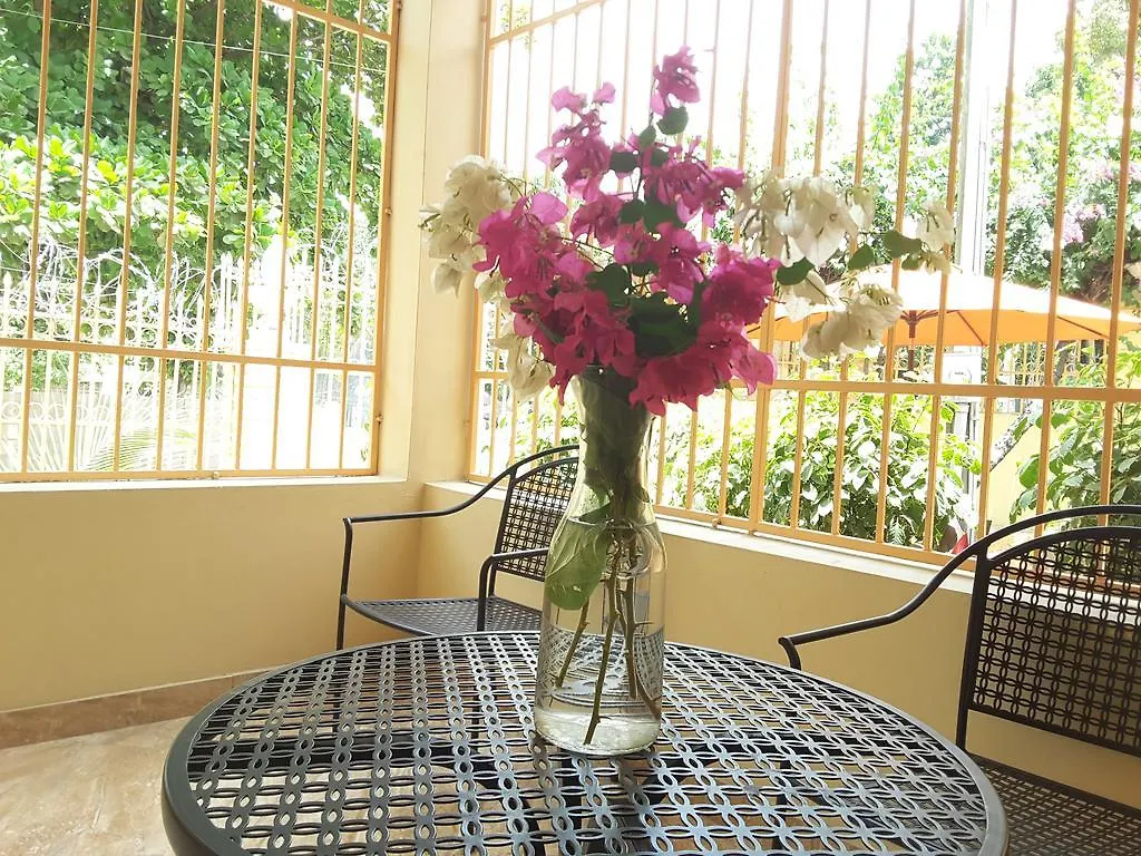 Diquini Guest House Port-au-Prince 3*,  Haiti